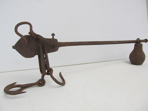 lot 173 image: Antique Cast Iron Hanging Cotton Scale