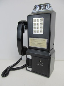 lot 182 image: Vintage Payphone Style Novelty Telephone