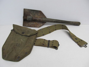 lot 200 image: Orig WW2 Folding Foxhole Shovel wCanvas Belt & Case