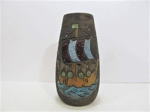 lot 214 image: Mid Century Modern Tilgmans Art Keramik Pottery VIKING SHIP Vase SWEDEN