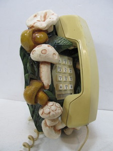 lot 210 image: Vintage Mushroom Motif Retro Wall Telephone