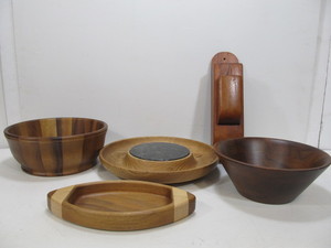 lot 224 image: Group of Vintage etc Wooden Ware