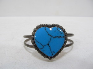 lot 227 image: Large Vintage Taxco Sterling Silver Turquoise Heart Cuff Bracelet - 950 Sterling
