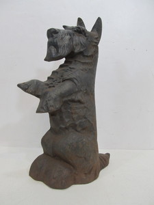 lot 246 image: Large Old Vintage Cast Iron Scottie Dog
