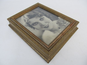 lot 259 image: Vintage 1930s Gilt Wood Jewelry Box wPortrait