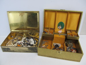 lot 260 image: 2 Boxes of Assorted Costume Jewelry