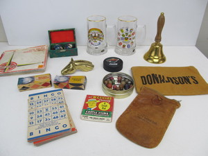 lot 263 image: Lot of Assorted Vintage Items