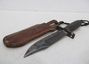 lot 221 image: Orig Vintage WW2 Era CAMILLUS Fighting Knife wSheath