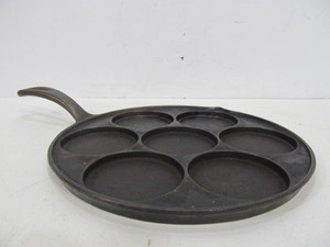 lot 277 image: Nice Old Antique GRISWOLD Cast Iron No 34 - 2980A Swedish Pancake Plett Skillet