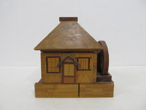 lot 282 image: Old Vintage Folk Art Wooden Puzzle Bank wKey