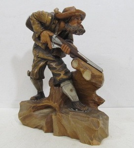 lot 284 image: Vintage 1950s Era German Black Forest Carved Hunter Figure