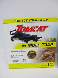 lot 72 image: 2 Brand New TOMCAT Mole Traps
