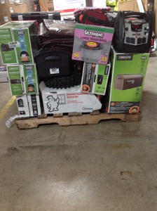 lot 7 image: Pallet with assorted Garage items- Power Tool, WetDry Vacs, Mailboxes, Tile saws and more
