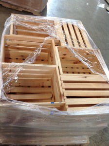 lot 24 image: Pallet whit Crates & Pallet 18 in. x 12.5 in. x 9.63 in. Divided Crate in good conditions