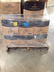 lot 27 image: Pallet whit 26 cases of Morton Salt 40 lbs. Professionals Choice Pool Salt (2 container whit 20 eachbox) not used