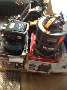 lot 36 image: Pallet whit assorted salvage tools for parts o repair