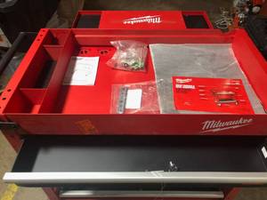 lot 56 image: Milwaukee 40 in. 2-Drawer Steel Work Cart Close used in good conditions have some scratch