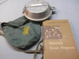 lot 45 image: Girl Scout Cook Kit, Brownie Leaders Guide