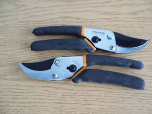 Lot of 2 Pair Fiskars