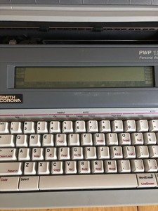 lot 4 image: SMITH CORONA PWP 125 TYPEWRITER - POWERS ON