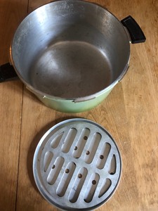 lot 5 image: PRESTO PRESSURE COOKER