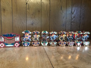lot 40 image: WOW RARE 9 PIECES&nbspLarge VINTAGE 1992 Mr Christmas LIGHTED Holiday Carousel CIRCUS ANIMALS Horses 21 Carols Songs MUSICAL TRAIN&nbspWORKS - CAN BE HUNG ON TREE TOO
