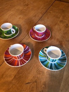 lot 42 image: 8 PIECE CUP AND PLATE SET