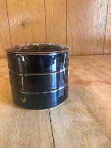 lot 48 image: VERY RARE&nbsp1950s Shibata Japan Black Porcelain 3 Stacking Porcelain Bowls with Lid Gold Floral Gilt Motif Signed On Bottom