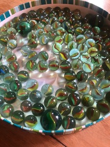 lot 54 image: VINTAGE MARBLES & SHOOTERS