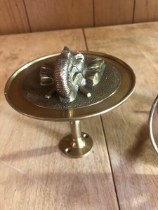 lot 59 image: 2 RETRO HEAVY BRASS ELEPHANT WALL MOUNTABLE CURTAIN TIE BACKS
