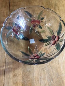 lot 69 image: BEAUTIFUL HEAVY GLASS BOWLS WITH DECORATIVE PATTERNS