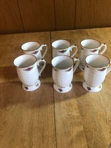 lot 72 image: 6 COLLECTIBLE VINTAGE ROYAL ALBERT OLD COUNTRY ROSES BASKET WEAVE FOOTED MUG - SELLING ONLINE USED $25.00 EACH MUG