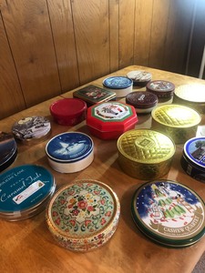 lot 75 image: 19 VARIOUS CHRISTMAS TINSSTORAGE CONTAINERS