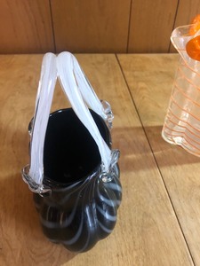 lot 89 image: 2 MURANO ART GLASS PURSES VASES