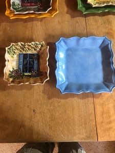 lot 91 image: Tabletops Unlimited&nbspRUE DE PARIS COLLECTION 4 HAND PAINTED PLATES PLUS RARE CHARGERS 