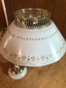lot 98 image: 1960s Ivory Cream  Gold Toleware Student Table Lamp 25 - GREAT WORKING CONDITION