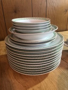 lot 106 image: 24 PIECE MATCHING PLATES, BOWLS, AND SERVING SET. 