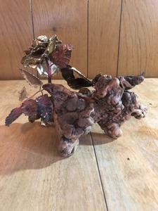 lot 107 image: MID CENTURY MODERN CURTIS JERE STYLE TORCH CUT BRASS & COPPER ROSES FLORAL LEAVES & DRIFTWOOD ART SCULPTURE