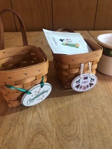 lot 108 image: LOT OF 2 LONGABERGER CHRISTMAS WOVEN BASKETS AND CUPS - GREAT CONDITION & HIGHLY COLLECTIBLE