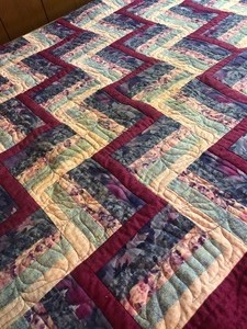 lot 109 image: HANDMADE QUILT
