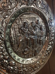 lot 114 image: VERY LARGE 22 WALL DECOR Brass Platter Wall Hanging Made In England English Pub Tavern With Gargoyle At Top