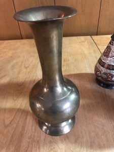 lot 117 image: LOVELY LOT OF 5 ETCHED BRASS & COPPER VASES 