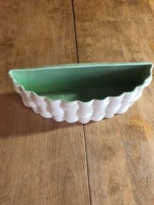 lot 122 image: VINTAGE REDWING FLOWER POTDISH