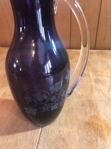 lot 129 image: TALL BLACK AMETHYST DEEP PURPLE ETCHED GLASS PITCHER EWER VINTAGE