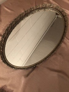 lot 150 image: VINTAGE OVAL MIRROR VANITY TRAY
