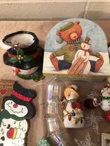 lot 163 image: MISCELLANEOUS LOT OF CHRISTMAS ORNAMENTS 