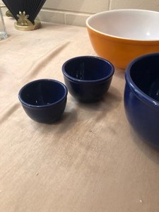 lot 164 image: LOT OF MISCELLANEOUS BOWLS - CHANTAL ITALY BLUE BOWLS ETC