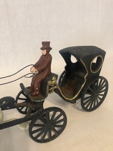 lot 184 image: Old Painted Antique Cast Iron Toy Horse Drawn Carriage Coach with Driver Iron Covered Wagon, Buggy, Kensington or Hubley