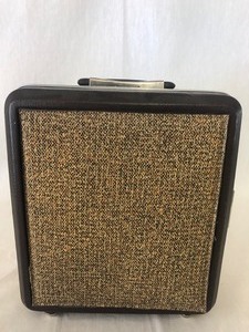 lot 193 image: VINTAGE MCM 8 PIECE TRAVELING BAR SET WITH CASE&nbspExecutair 101 Ever-Wear Trav-L-Bar Liquor Case Portable Bar Ware Pub ANTLER OPENER
