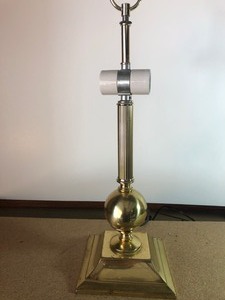lot 211 image: CLASSICAL OFFICE DESK BRASS LAMP WITH BLACK SHADE
